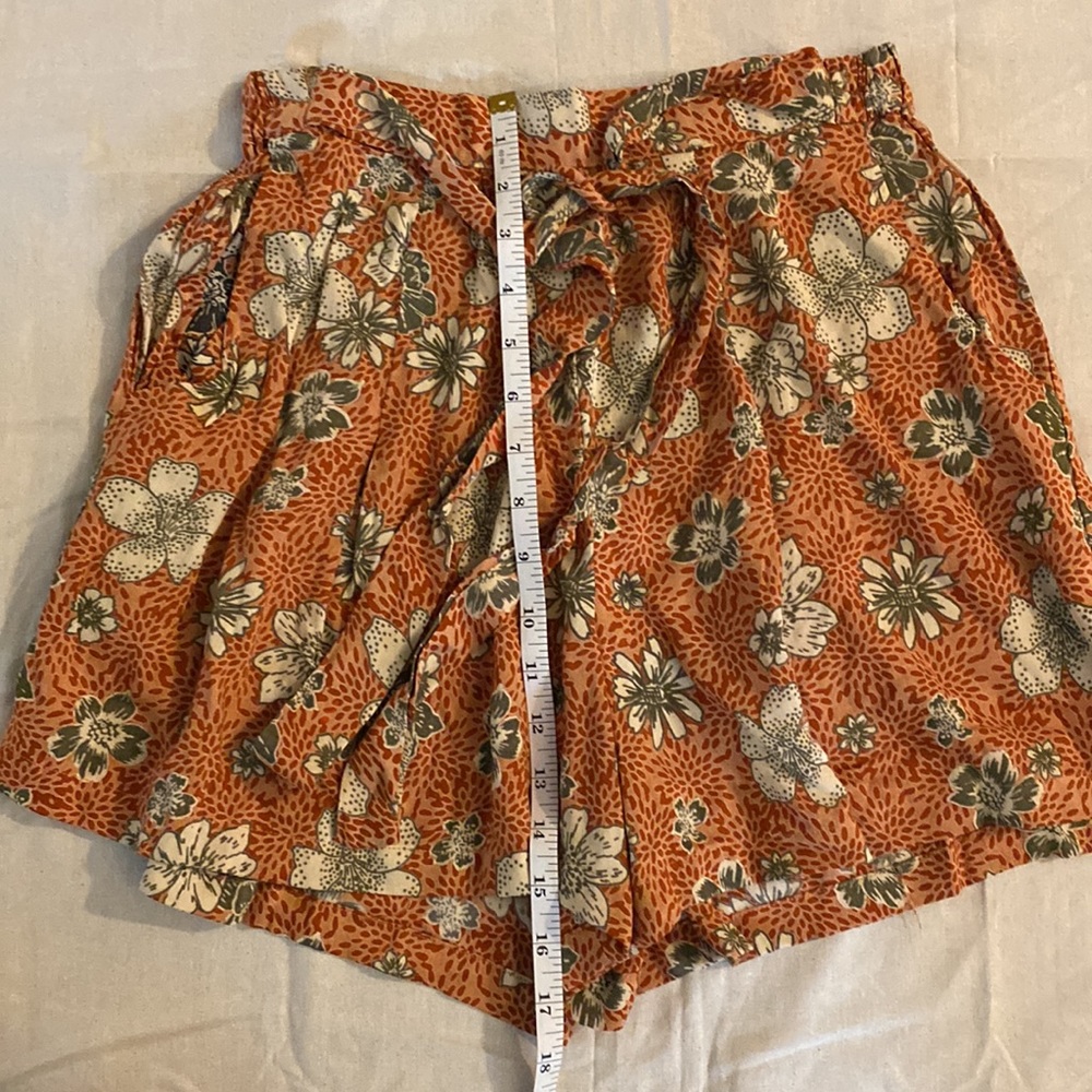 Angie Gathered Floral Shorts - Picture 8 of 10